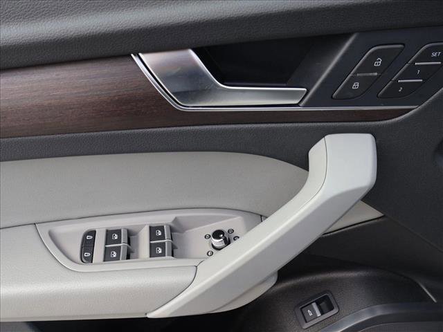 Used 2022 Audi Q5 2.0T Premium w/ Convenience Package image 11