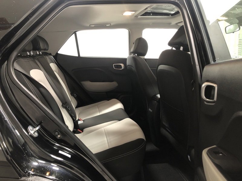 Used 2023 Hyundai Venue SEL image 10