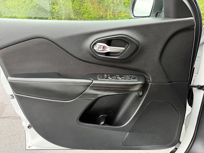 Used 2014 Jeep Cherokee Latitude AWD/4WD image 26