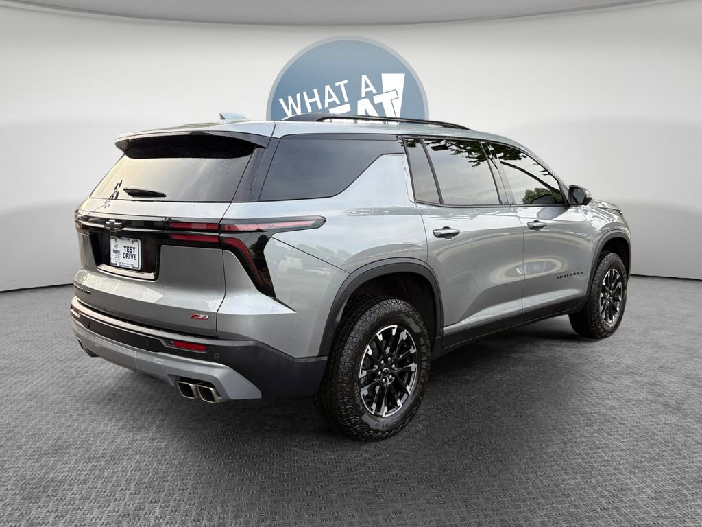 Used 2025 Chevrolet Traverse Z71 w/ Driver Confidence Package image 3