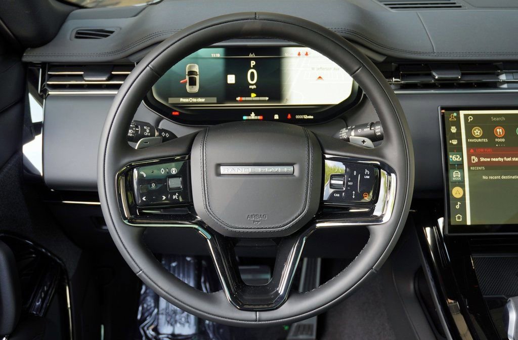 Used 2025 Land Rover Range Rover Sport Dynamic SE image 16