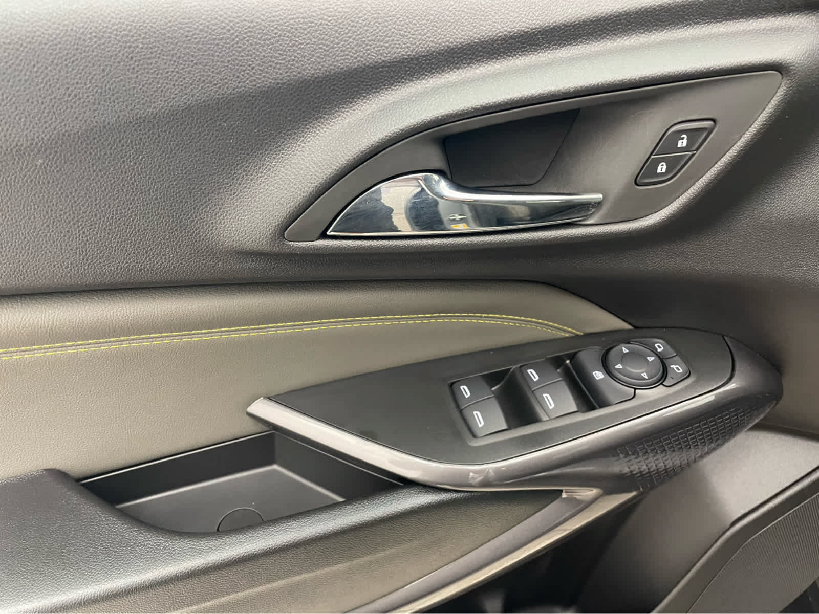 New 2025 Chevrolet Trax ACTIV w/ Driver Confidence Package FWD image 9