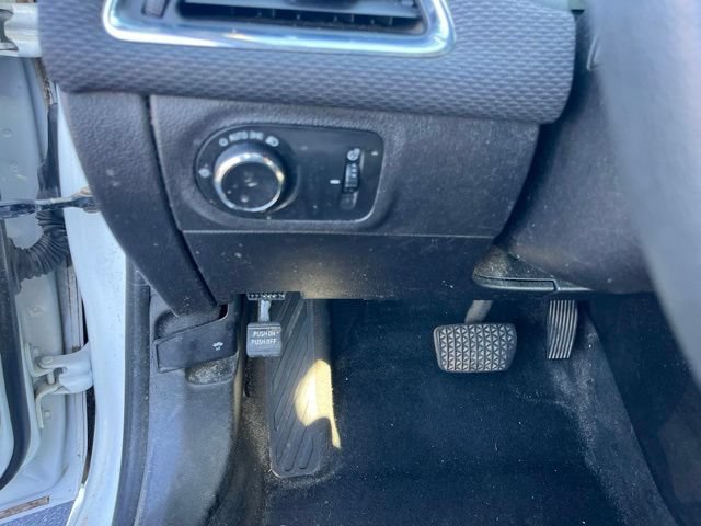 Used 2017 Chevrolet Cruze LS FWD image 24