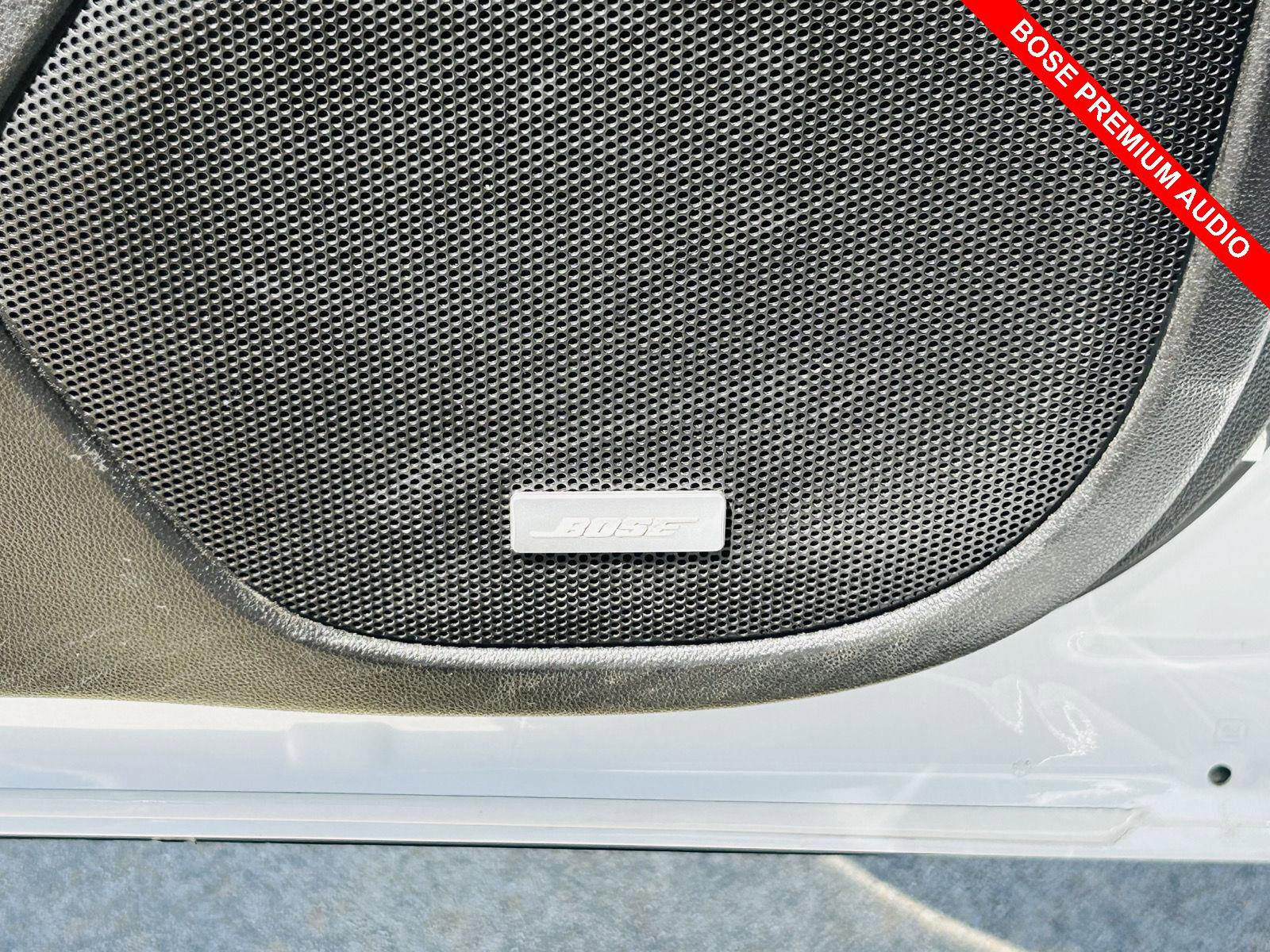 Used 2023 GMC Acadia SLE w/ Driver Convenience Package image 4