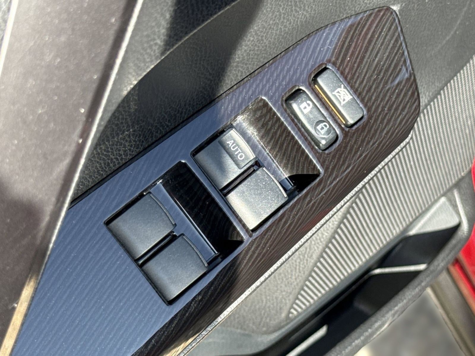 Used 2018 Toyota RAV4 SE w/ Power Extra Value Package image 5