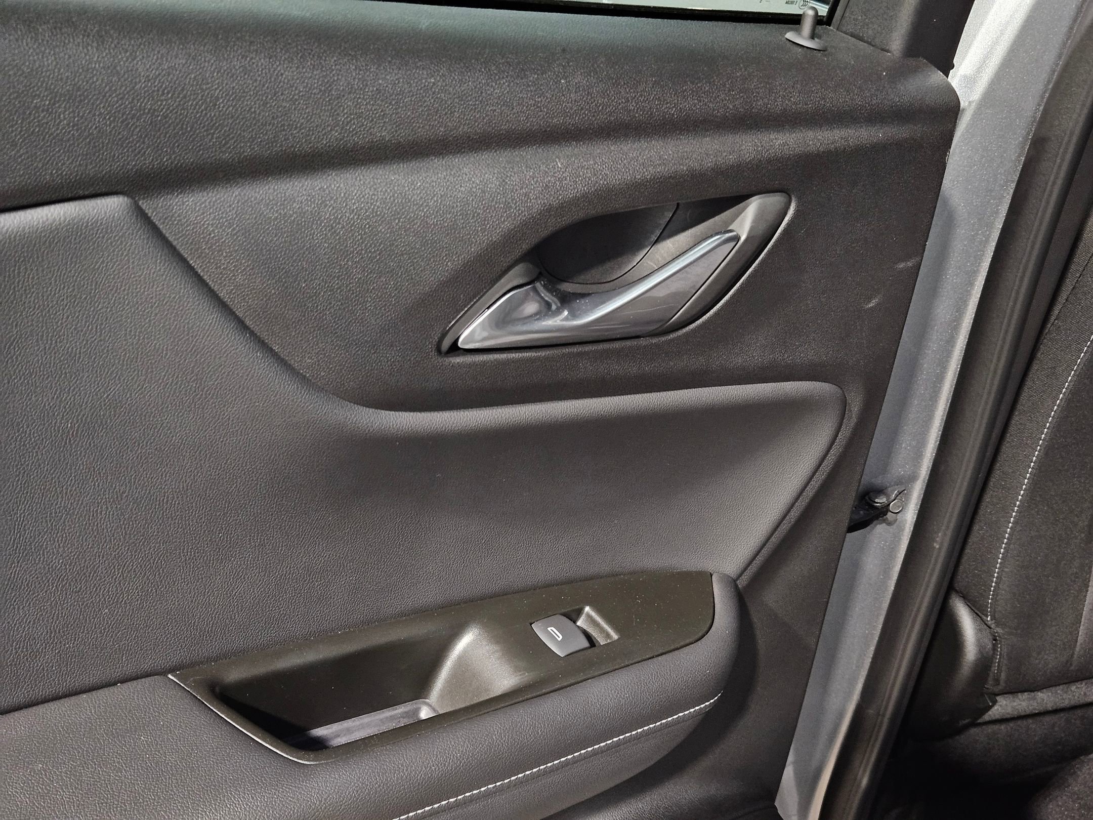 Used 2025 Chevrolet Blazer LT image 33