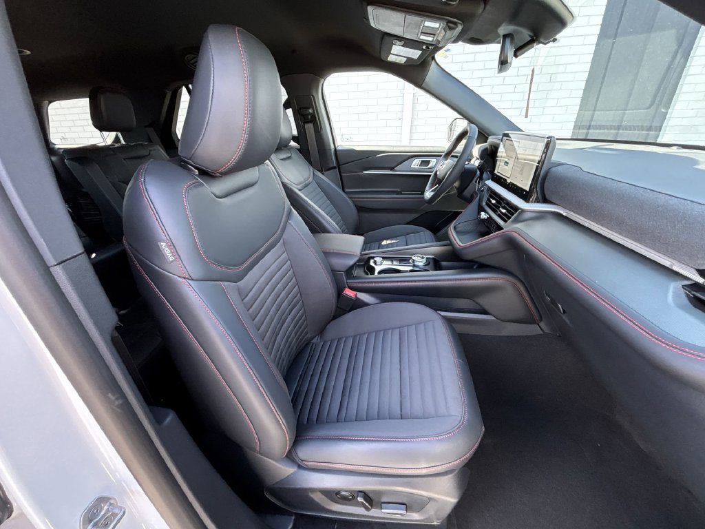 New 2026 Ford Explorer ST-Line w/ ST-Line Street Pack RWD image 27