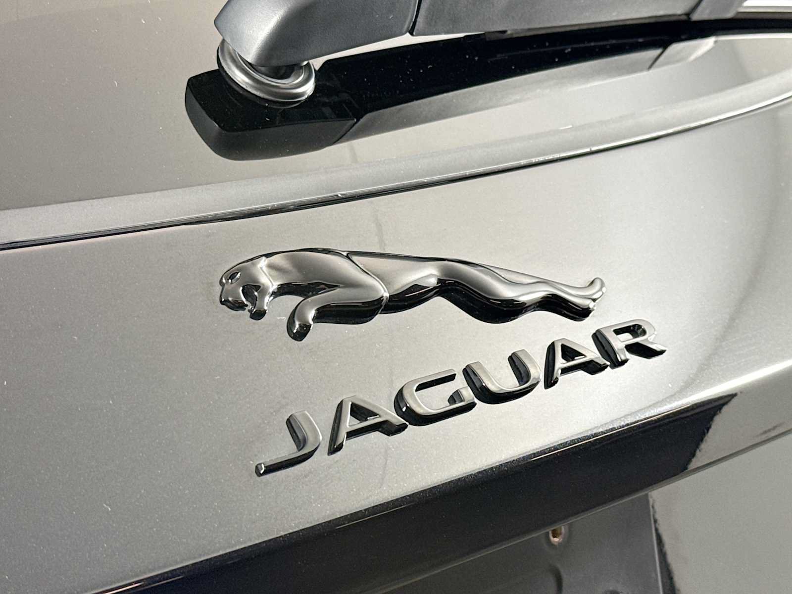 Used 2024 Jaguar E-PACE R-Dynamic SE AWD/4WD image 31