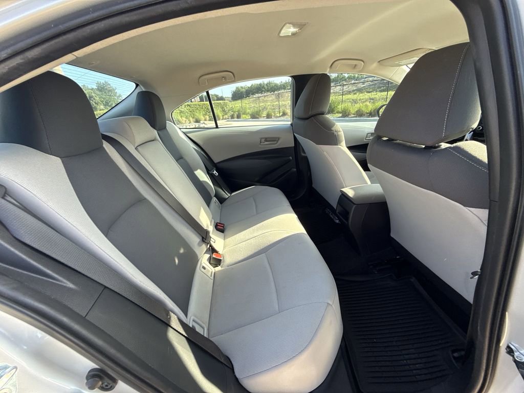 Used 2022 Toyota Corolla LE FWD image 17