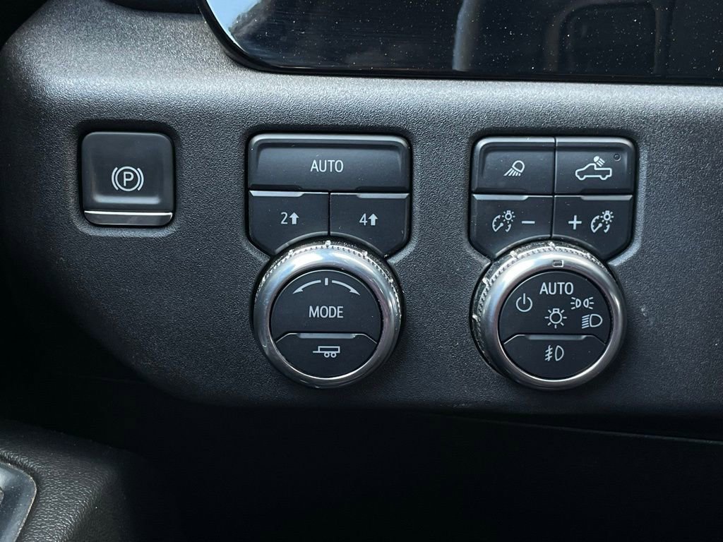 Used 2025 GMC Sierra 1500 SLT AWD/4WD image 13