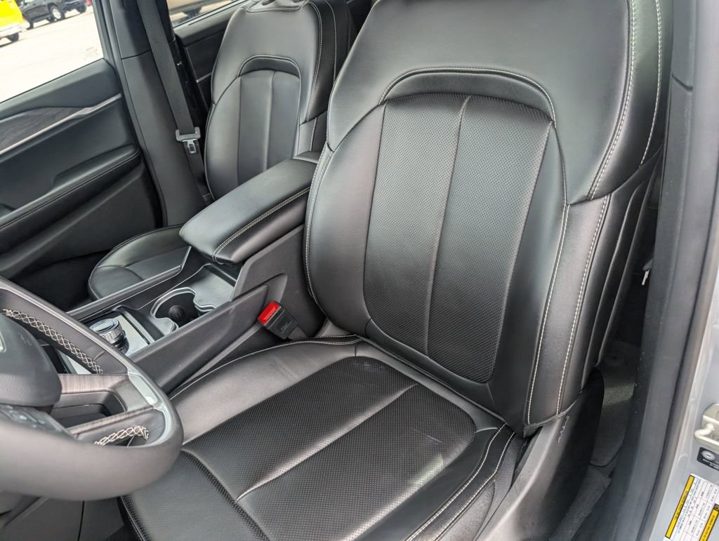 Used 2024 Jeep Grand Cherokee L Limited w/ Luxury Tech Group II image 9