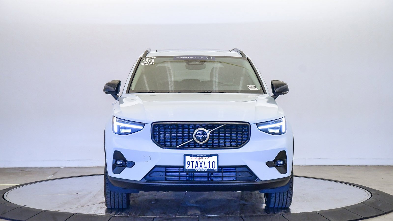 Certified 2025 Volvo XC40 B5 Ultra w/ Climate Package image 6