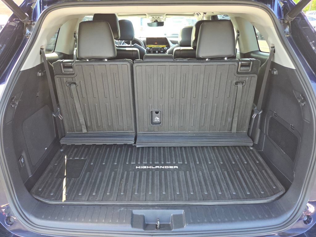 Used 2022 Toyota Highlander Platinum AWD/4WD image 32