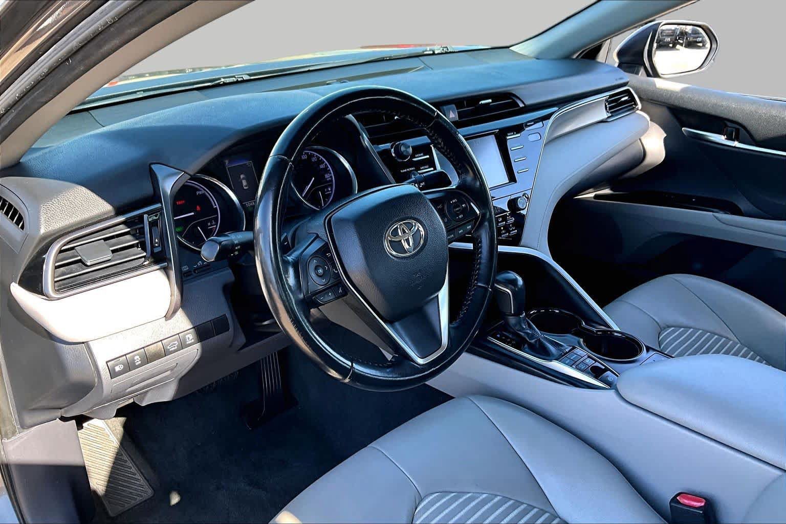 Used 2019 Toyota Camry SE FWD image 18