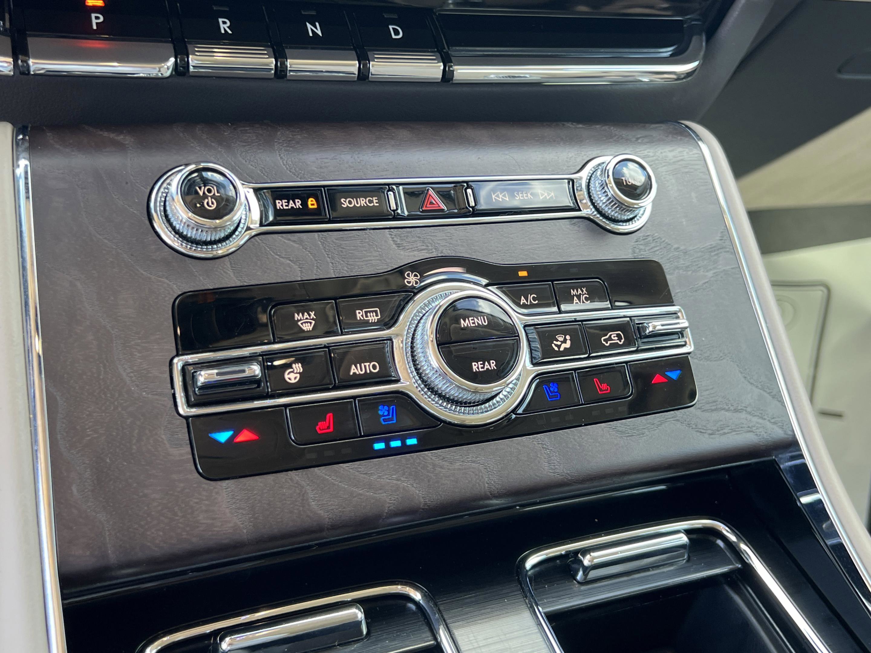 Used 2023 Lincoln Aviator Reserve w/ Equipment Group 201A image 18