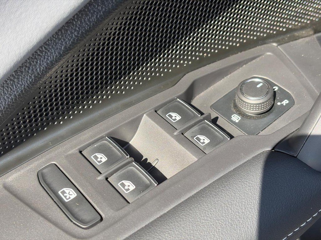 Certified 2026 Volkswagen Tiguan SE FWD image 21