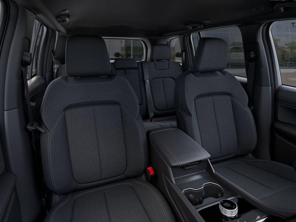 New 2025 Jeep Grand Cherokee Laredo AWD/4WD image 16