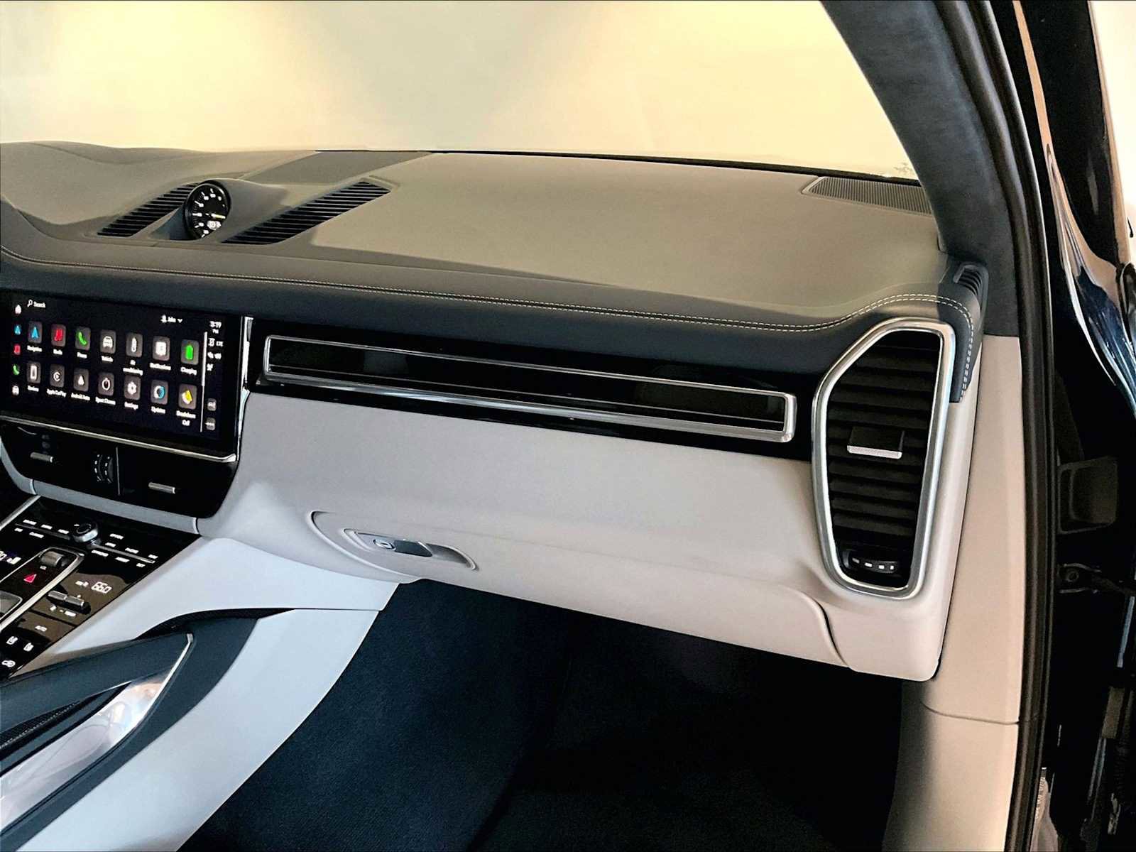 Used 2023 Porsche Cayenne Turbo S image 23