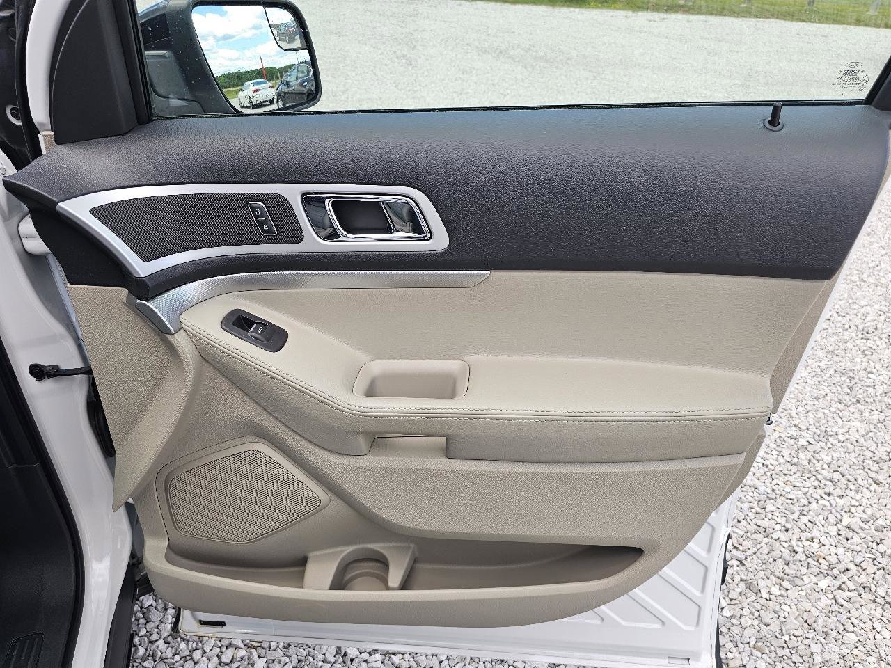 Used 2014 Ford Explorer XLT FWD image 34