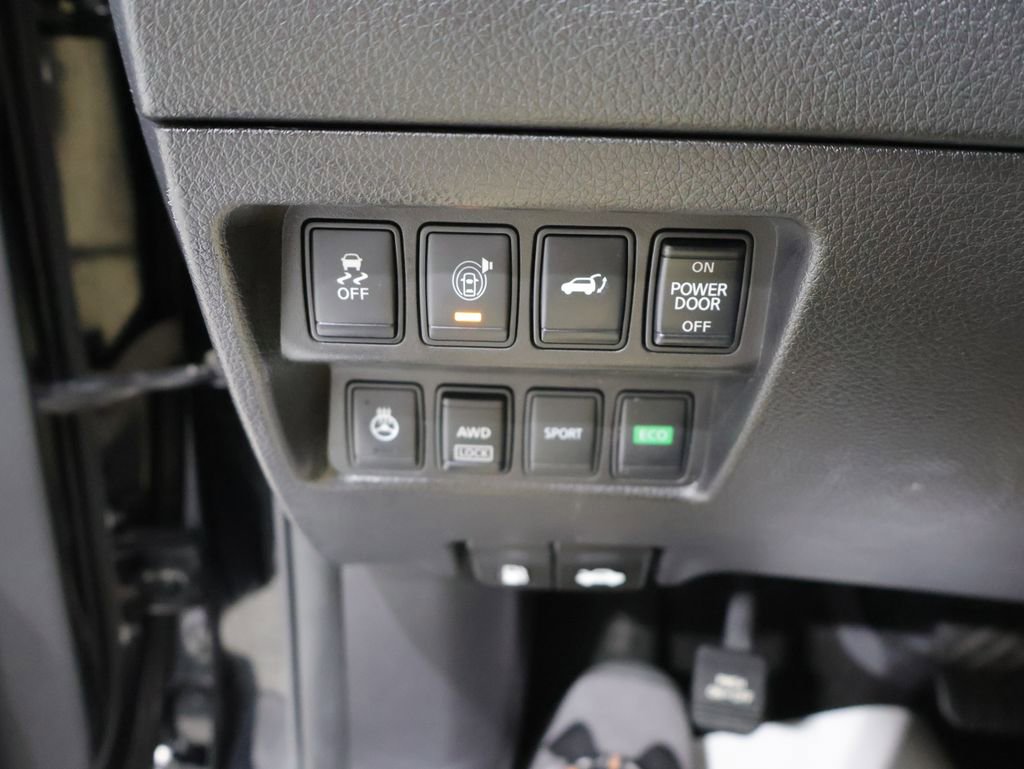 Used 2017 Nissan Rogue SL image 32