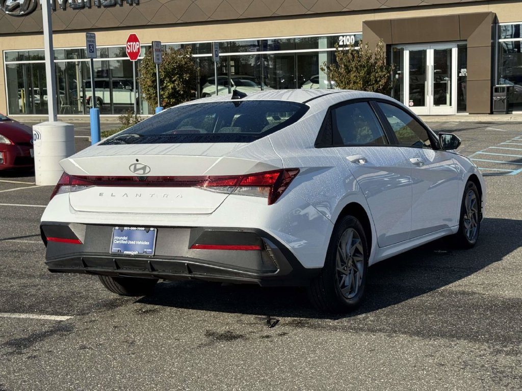 Used 2024 Hyundai Elantra SEL FWD image 8