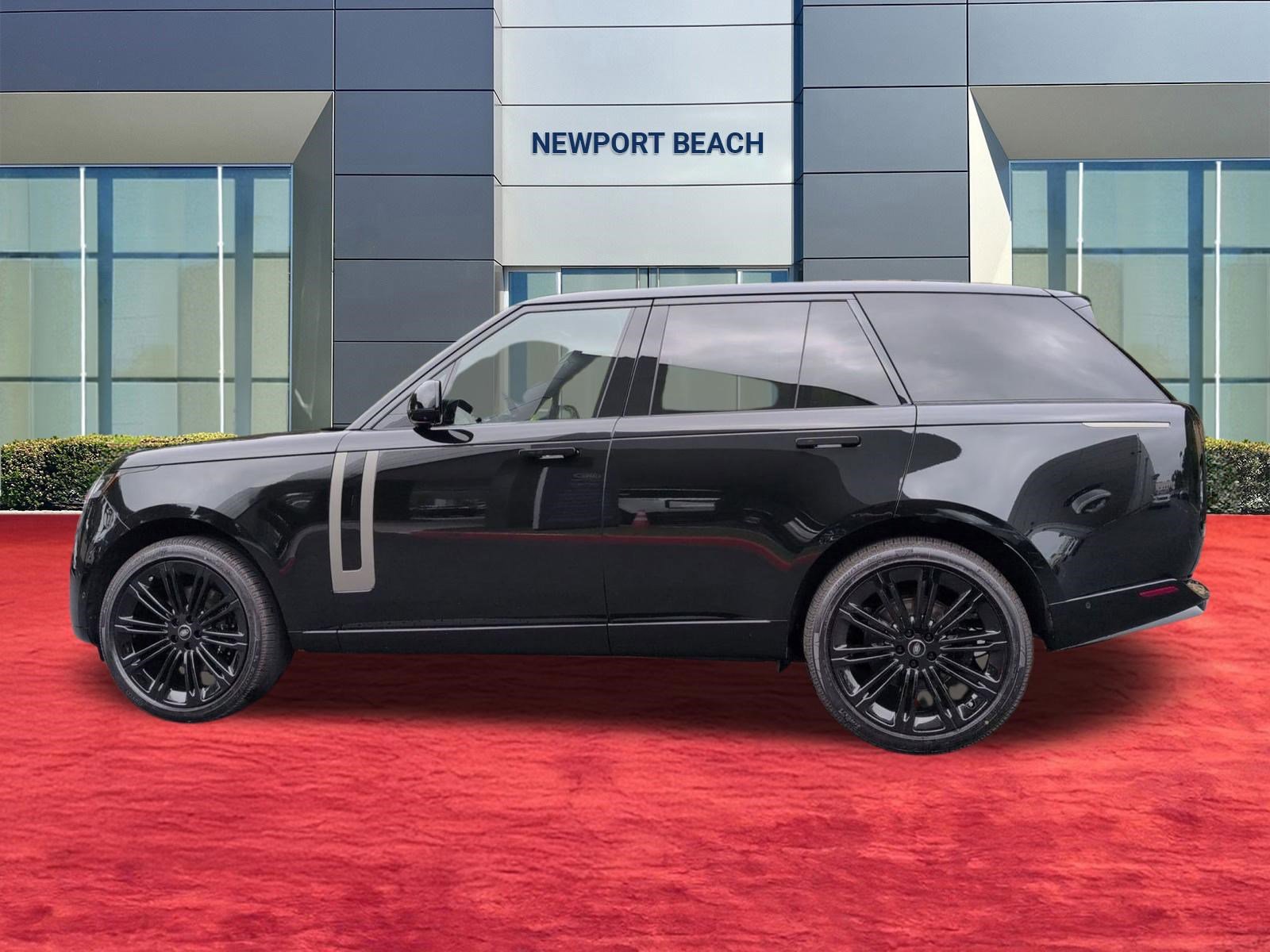 New 2025 Land Rover Range Rover SE image 2