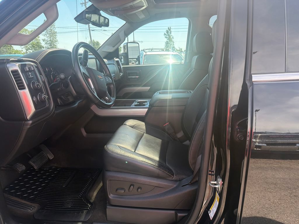 Used 2015 Chevrolet Silverado 2500 LTZ AWD/4WD image 9