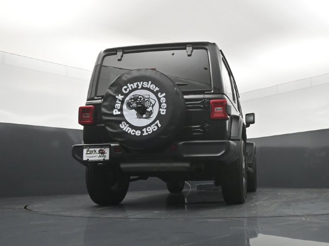 Used 2024 Jeep Wrangler Unlimited Sahara w/ Technology Group AWD/4WD image 23
