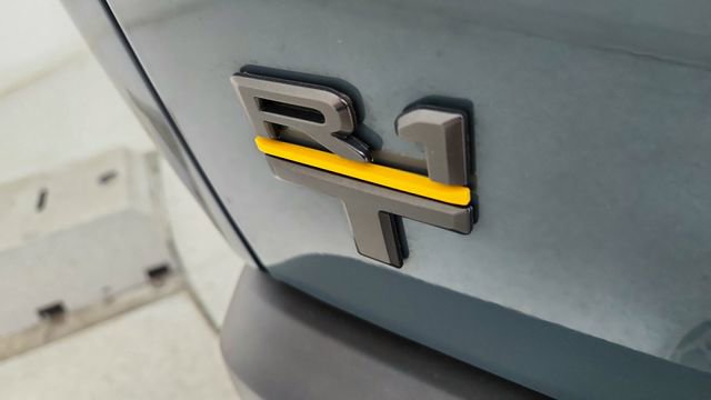 Used 2025 Rivian R1T Premium image 18