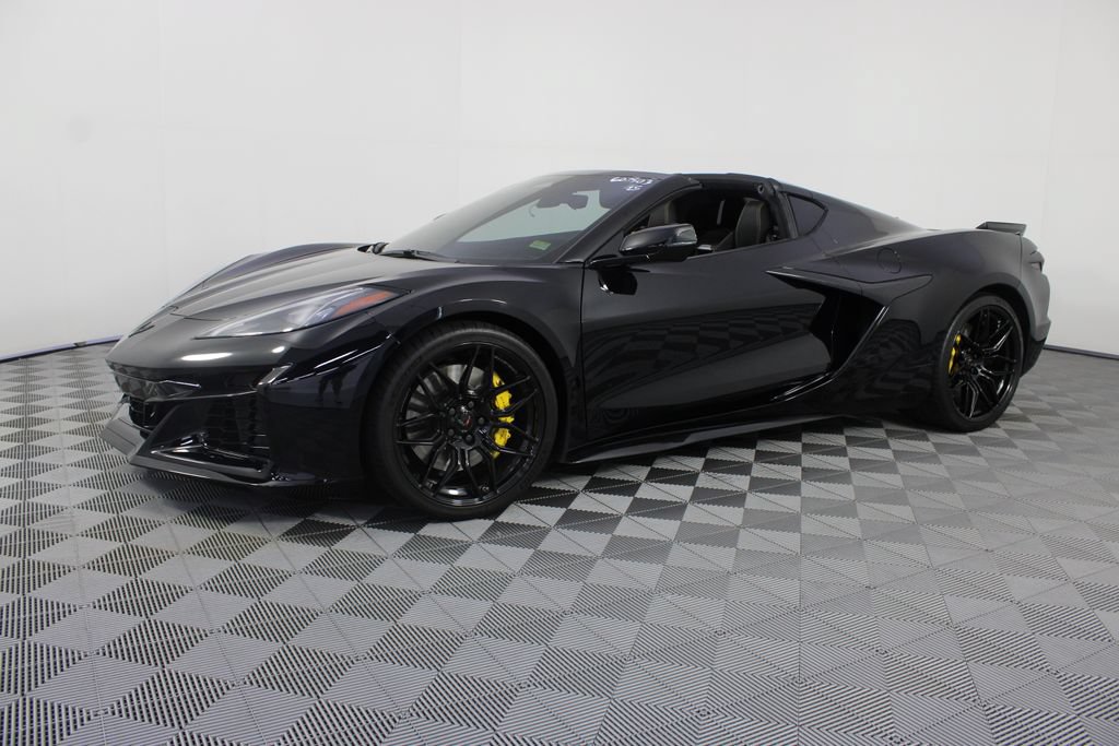 Used 2025 Chevrolet Corvette Z06 RWD image 3
