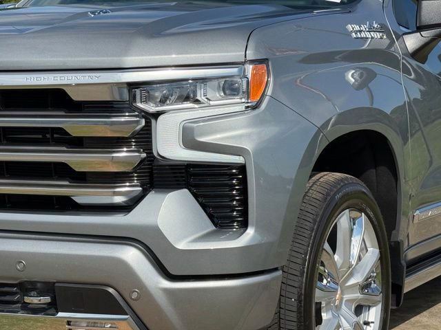 Used 2025 Chevrolet Silverado 1500 High Country w/ Technology Package AWD/4WD image 11