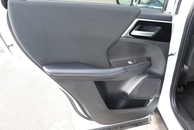 Used 2024 Mitsubishi Outlander ES image 12