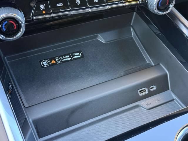 Used 2025 Chevrolet Tahoe High Country AWD/4WD image 32