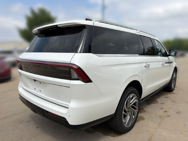 New 2026 Lincoln Navigator L Reserve AWD/4WD image 6
