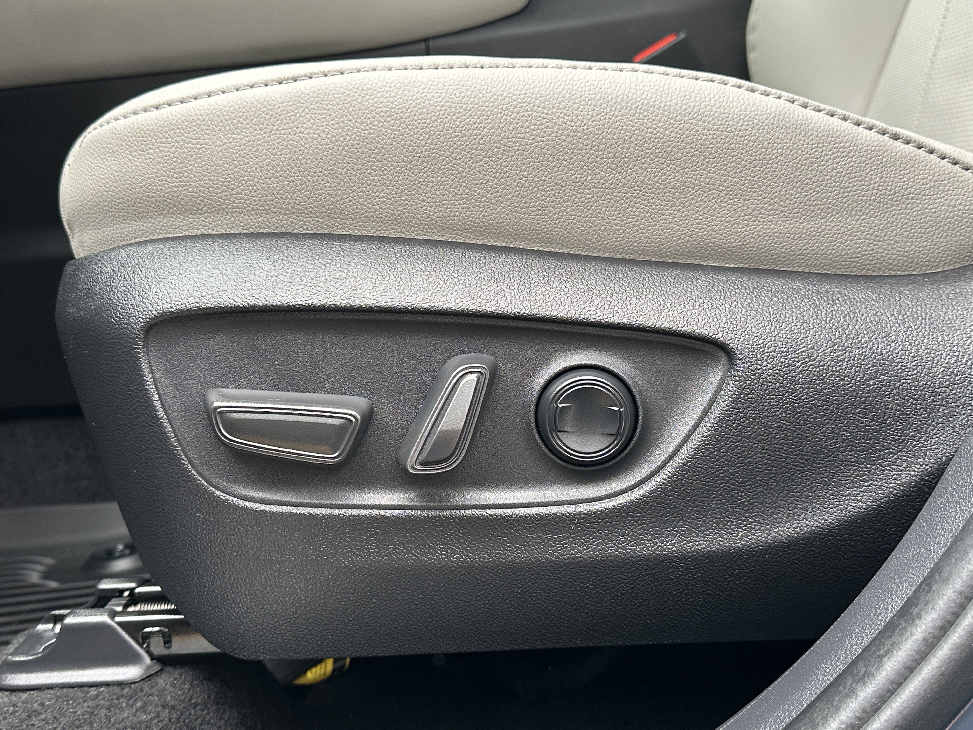 Used 2025 Toyota Grand Highlander AWD image 19