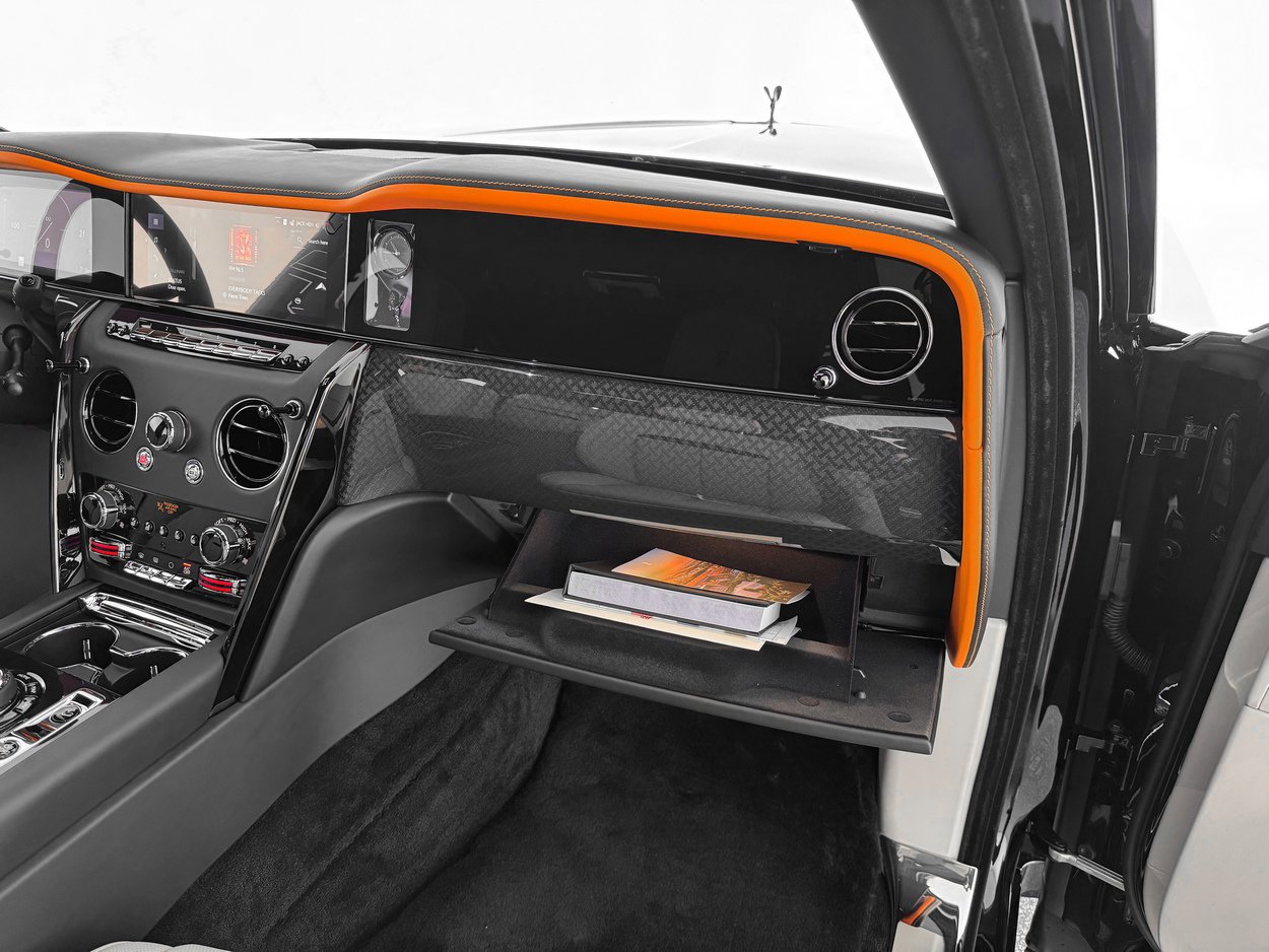 New 2026 Rolls-Royce Cullinan Black Badge image 38