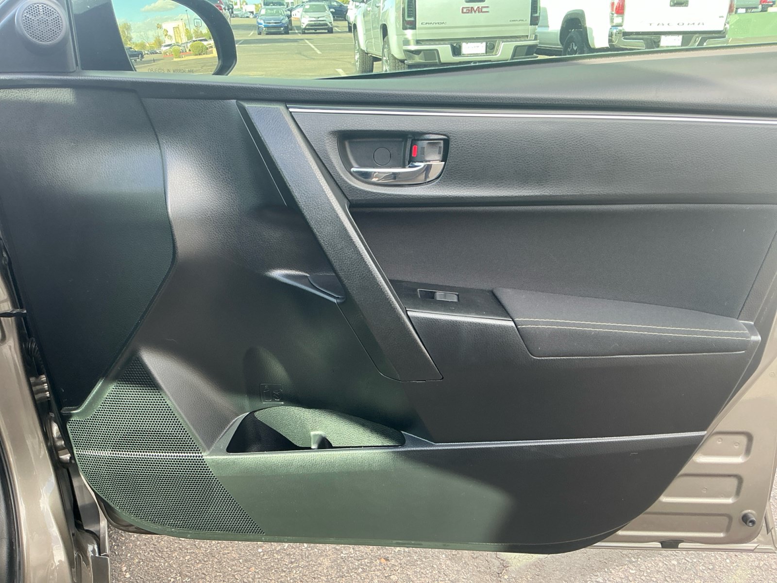 Used 2019 Toyota Corolla LE w/ Carpet Mat Package (TMS) FWD image 16