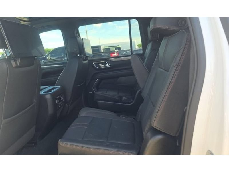 Used 2023 Chevrolet Suburban RST w/ Luxury Package AWD/4WD image 9