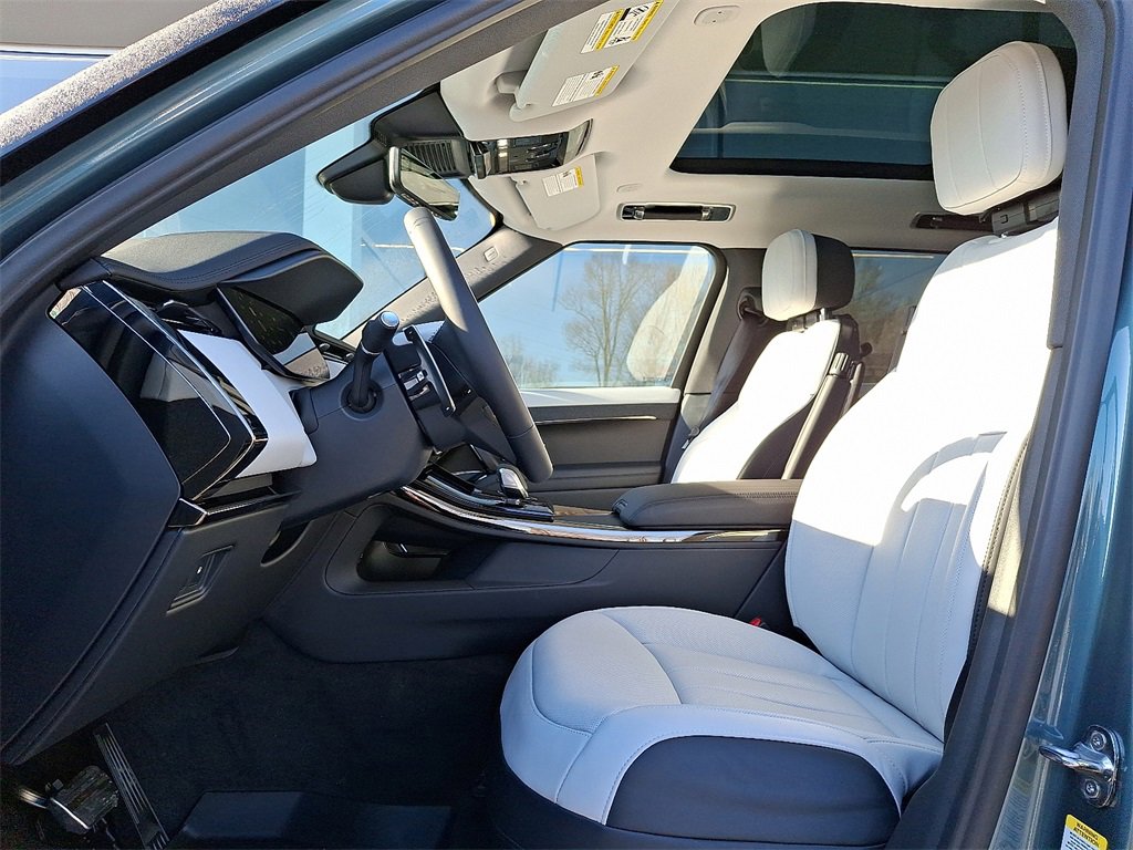 New 2025 Land Rover Range Rover Sport Dynamic SE image 9