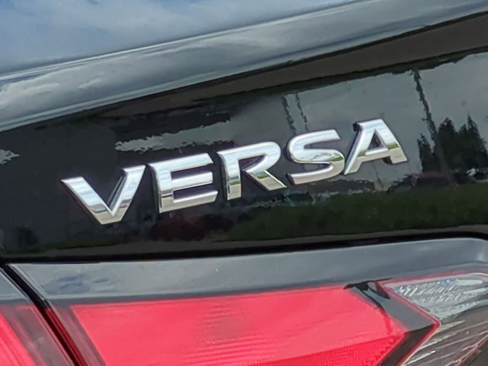 Used 2021 Nissan Versa SV FWD image 9