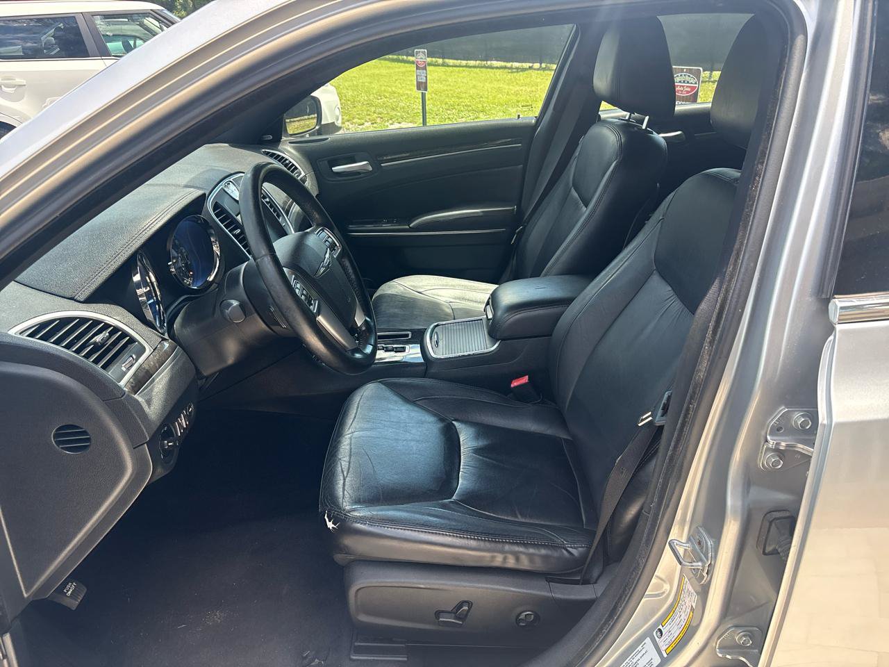 Used 2011 Chrysler 300 Limited w/ Sound Group RWD image 9