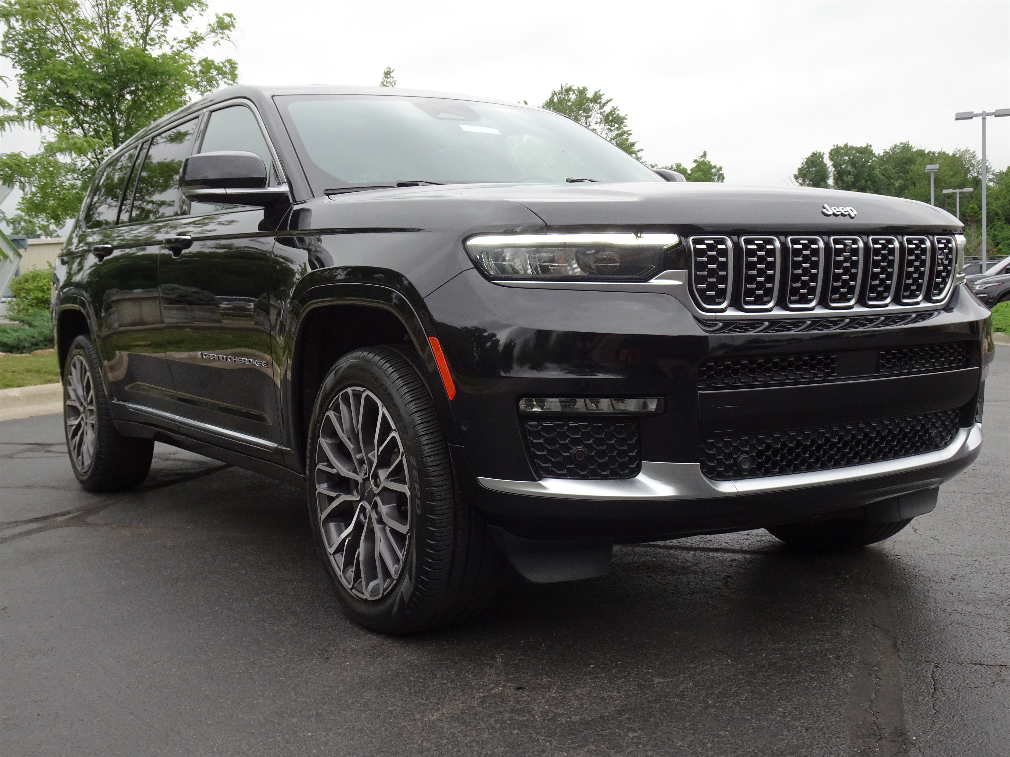Used 2021 Jeep Grand Cherokee L Summit AWD/4WD image 11