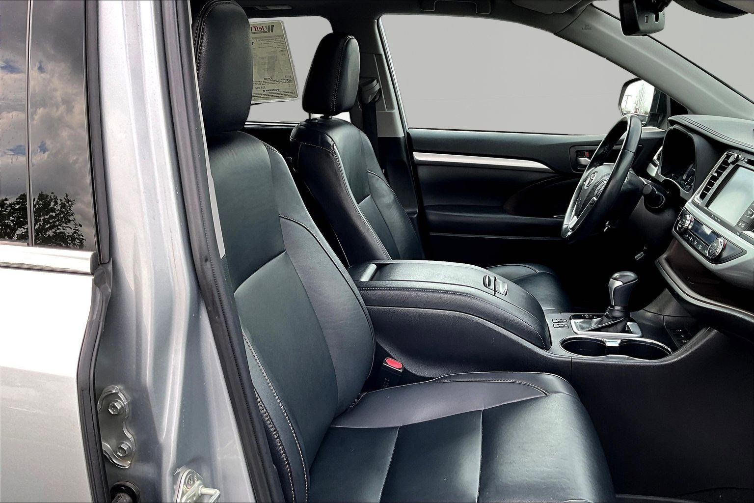 Used 2019 Toyota Highlander XLE image 30