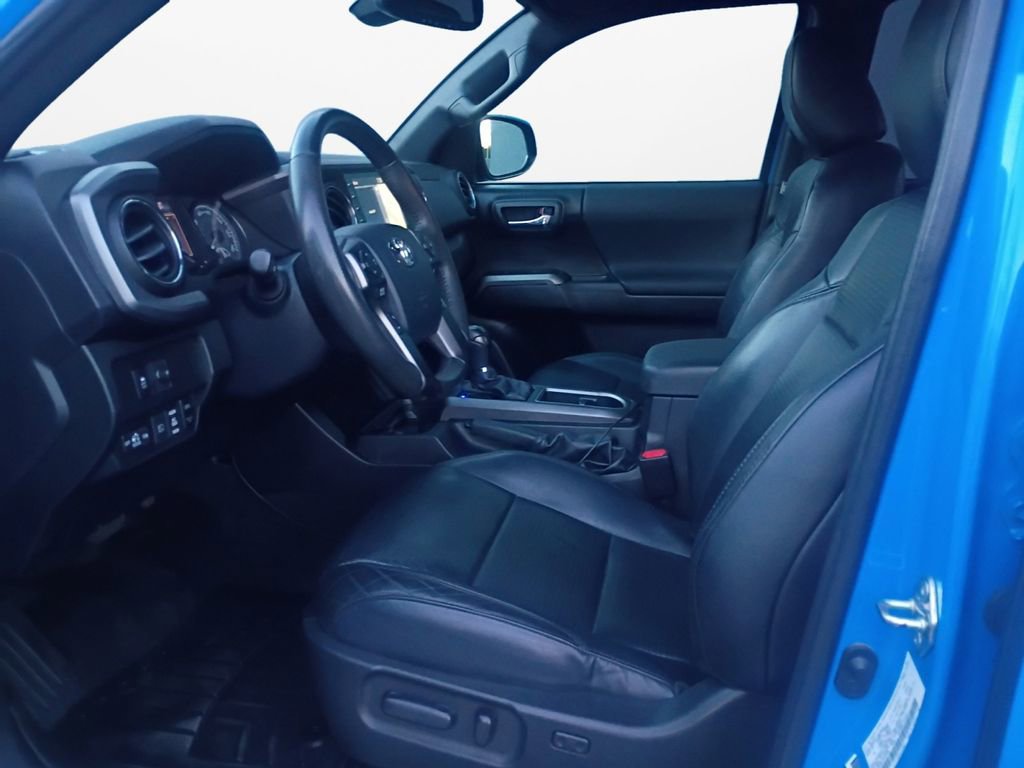 Used 2020 Toyota Tacoma TRD Sport w/ TRD Premium Sport Package image 9