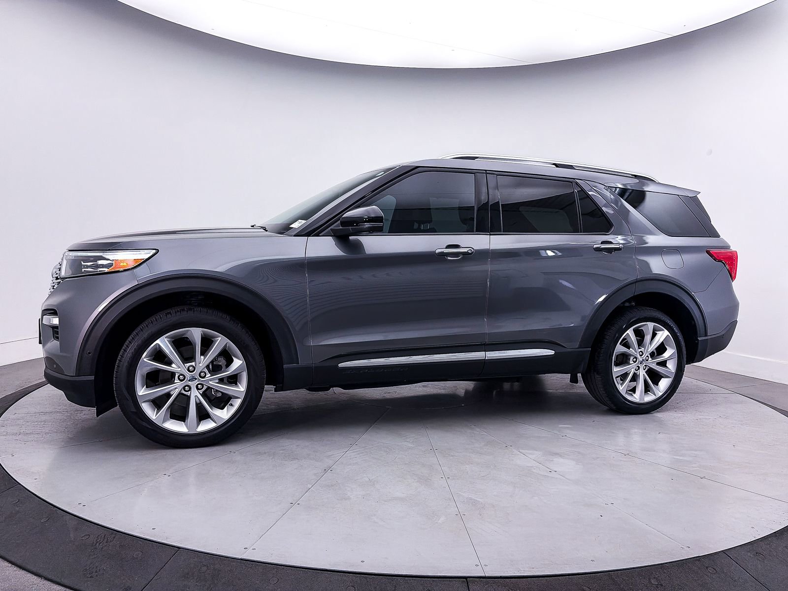 Used 2021 Ford Explorer Platinum w/ Equipment Group 601A AWD/4WD image 43