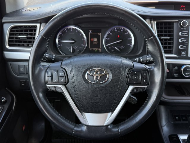 Used 2018 Toyota Highlander Limited AWD/4WD image 12