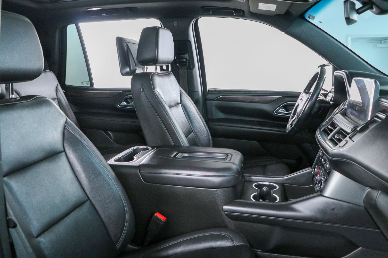 Used 2021 Chevrolet Tahoe Z71 w/ Rear Media and Nav Package AWD/4WD image 32