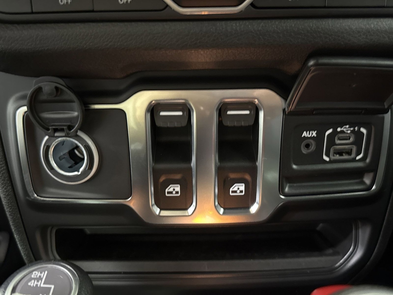 Used 2024 Jeep Wrangler Sport S image 29