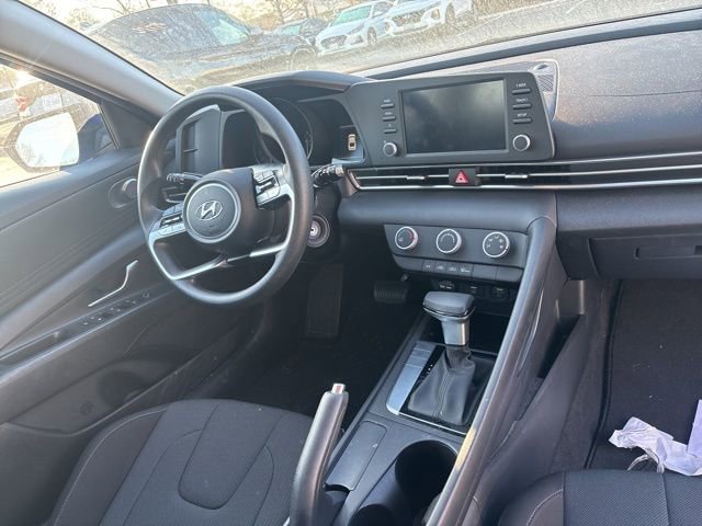 Used 2023 Hyundai Elantra SE image 11