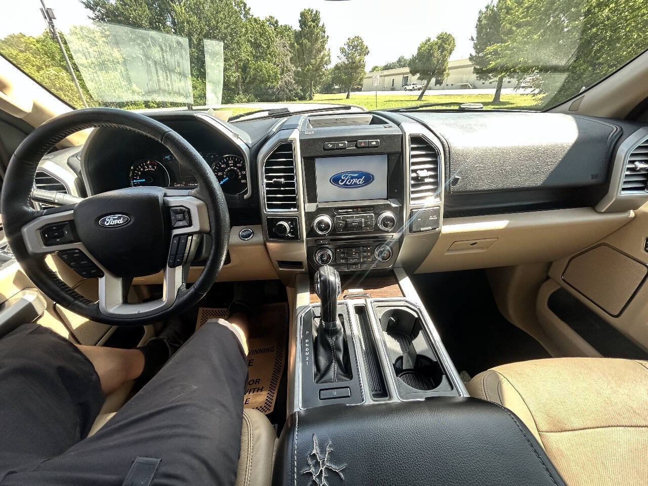 Used 2015 Ford F150 Lariat w/ Equipment Group 502A Luxury AWD/4WD image 15